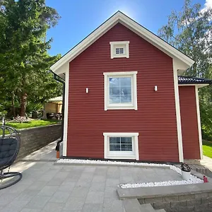 Charming In A Red House In Appartement
